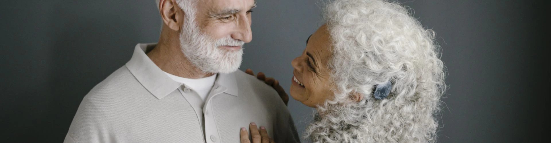 Nichts am Ohr. Trotzdem hören.